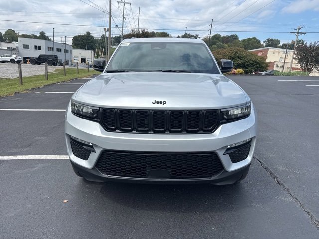 New 2025 Jeep Grand Cherokee Limited w/ Black Appearance Package image 2
