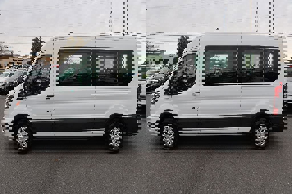 Used 2023 Ford Transit 350 XLT image 5