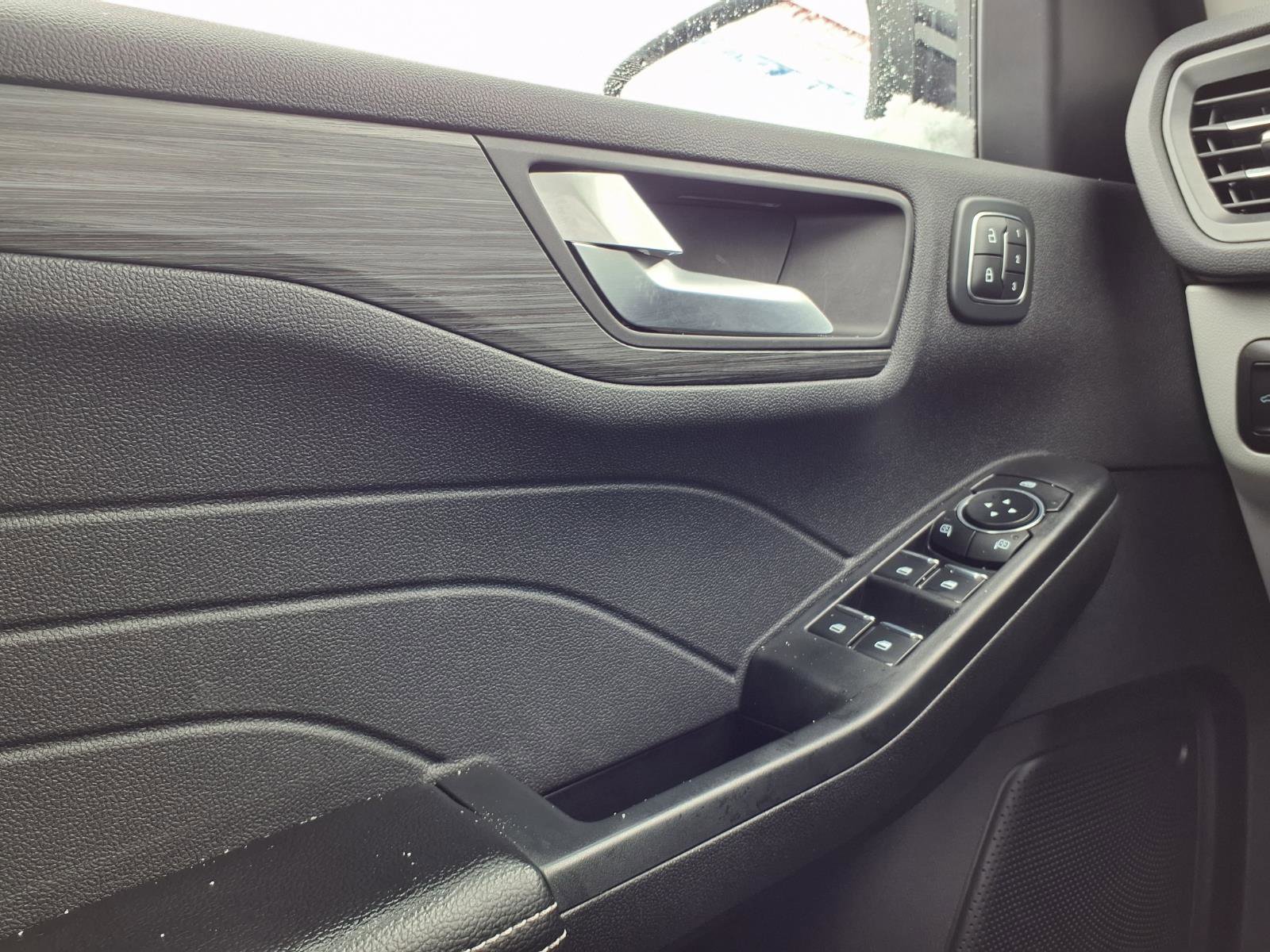 Used 2023 Ford Escape Platinum image 21