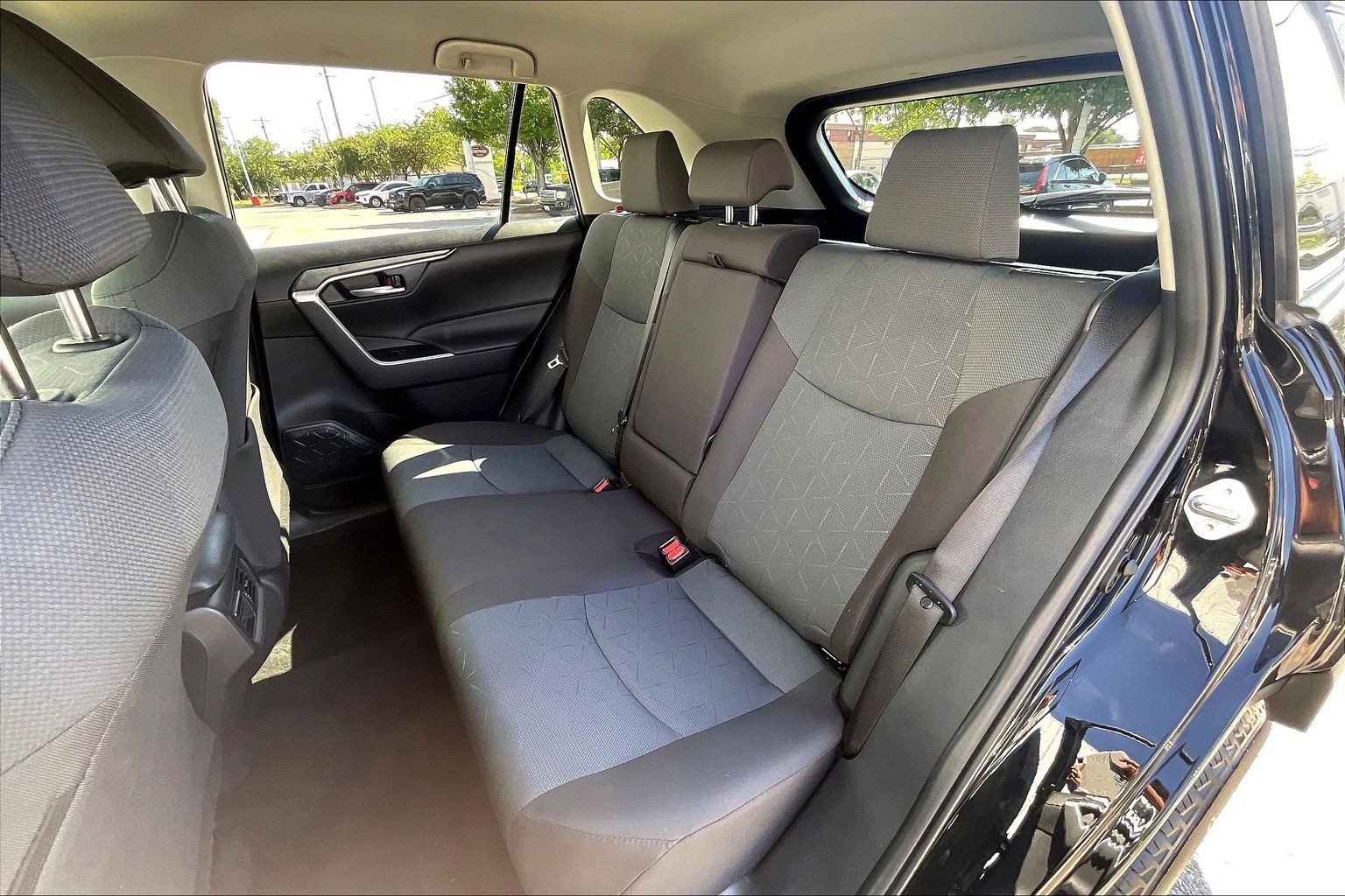 Used 2025 Toyota RAV4 XLE AWD/4WD image 30