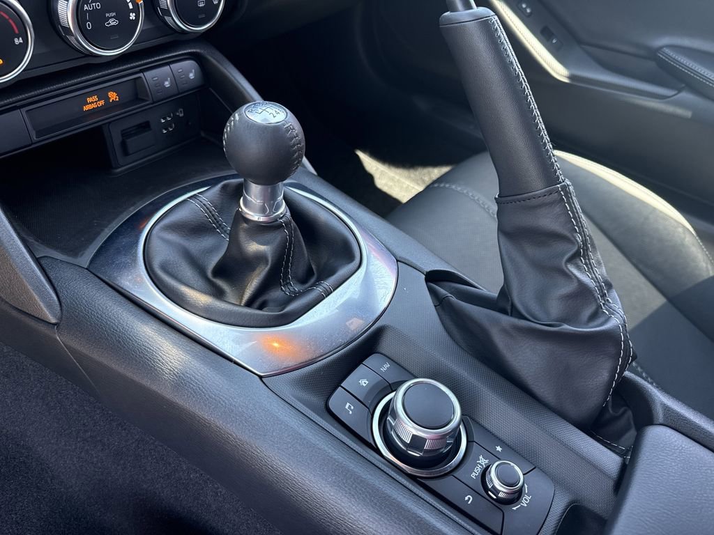 Used 2022 MAZDA MX-5 Miata Grand Touring w/ Weather Package RWD image 25