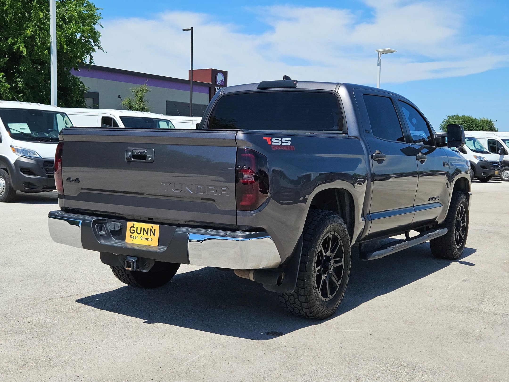 Used 2020 Toyota Tundra SR5 w/ SR5 Upgrade Package AWD/4WD image 3
