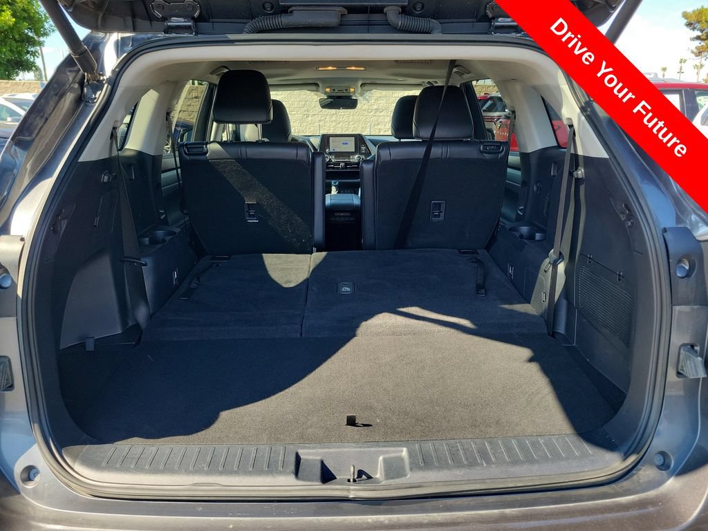 Used 2024 Toyota Highlander XLE FWD image 22