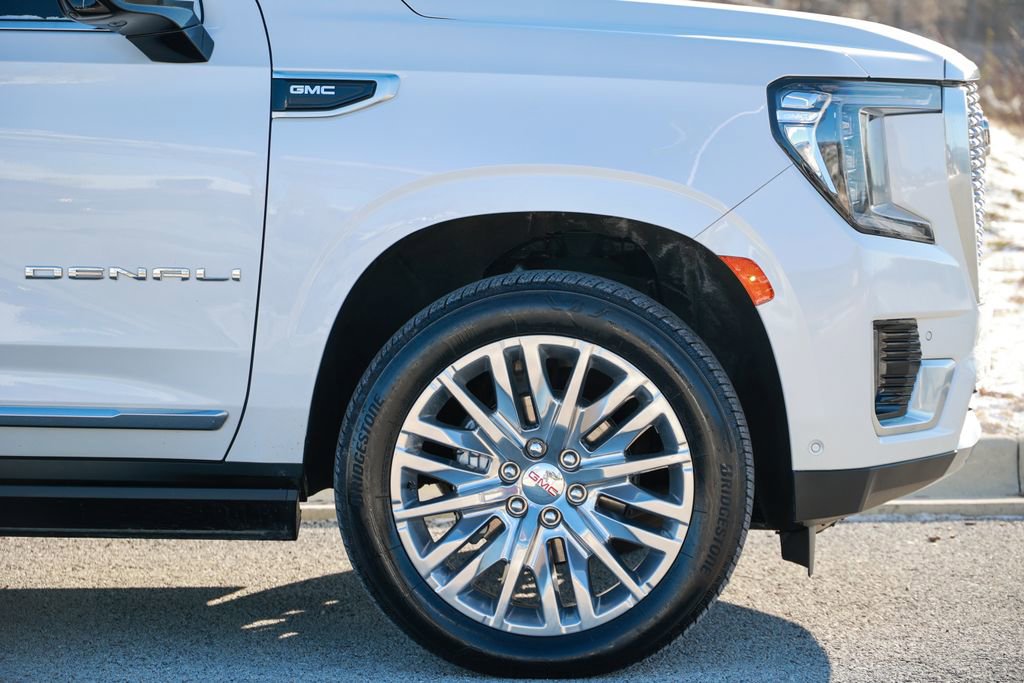 Used 2024 GMC Yukon XL Denali w/ Advanced Technology Package image 14