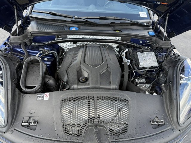 Used 2025 Porsche Macan AWD/4WD image 8