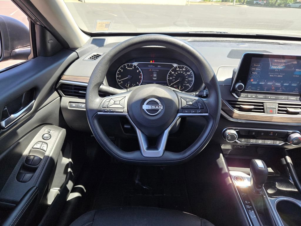 Used 2024 Nissan Altima 2.5 SV FWD image 12