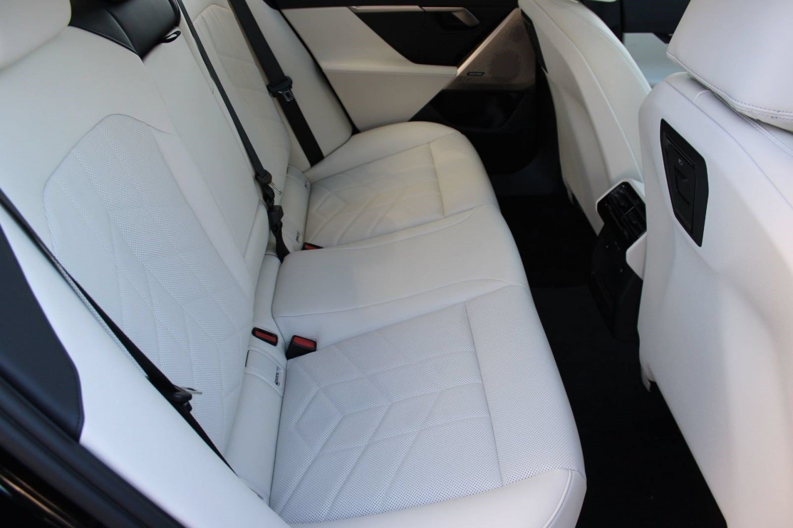 Used 2026 BMW 530i w/ M Sport Package RWD image 30