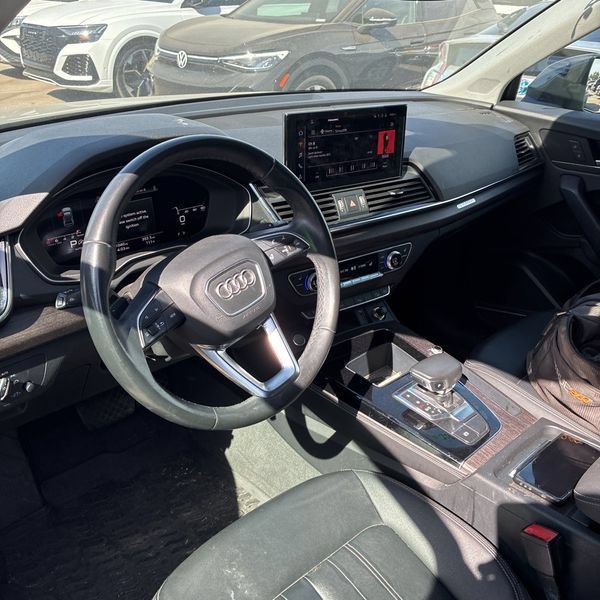 Used 2021 Audi Q5 2.0T Premium Plus w/ Premium Plus Package AWD/4WD image 3