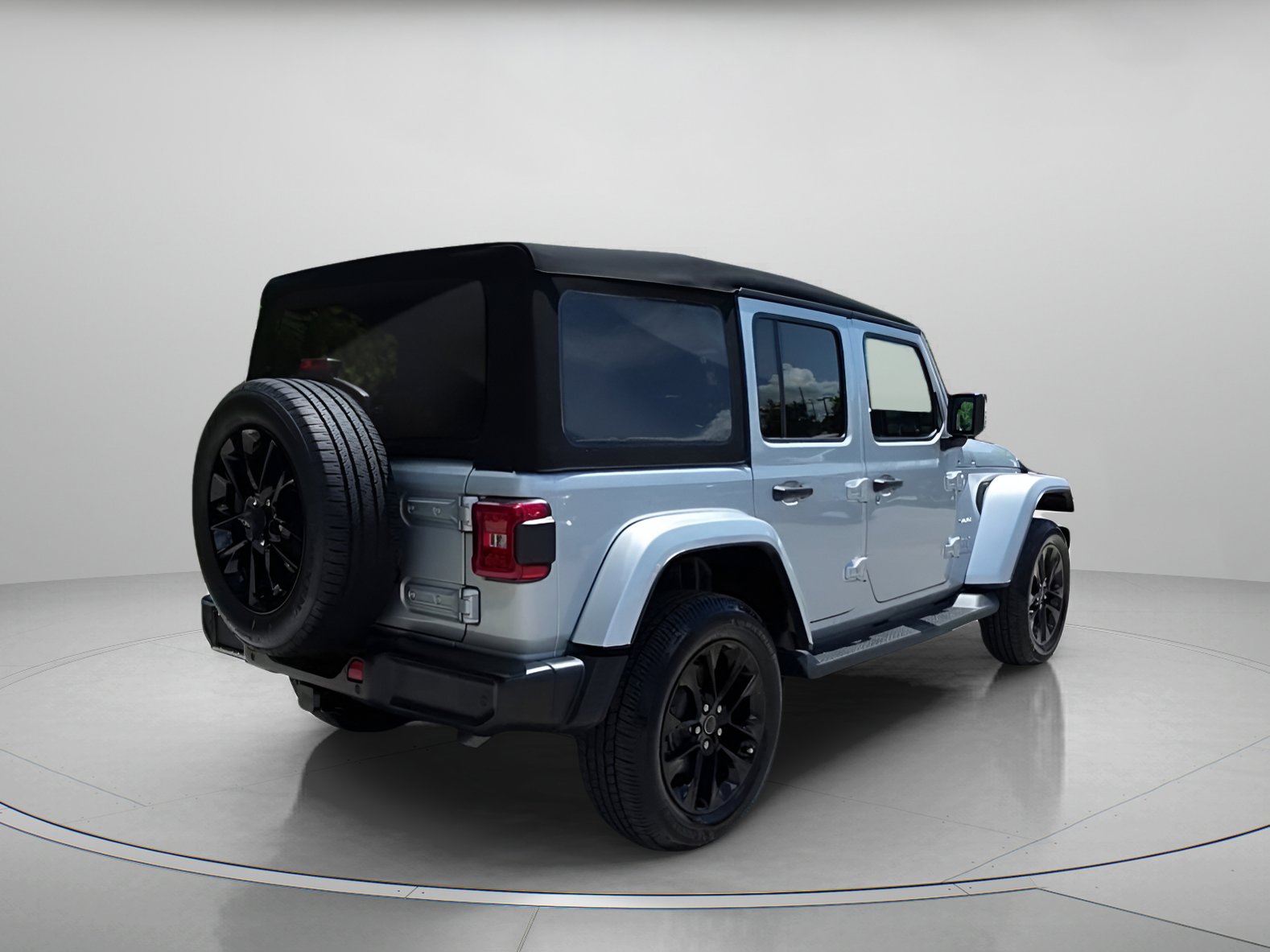 Used 2024 Jeep Wrangler Sahara w/ Technology Group image 29