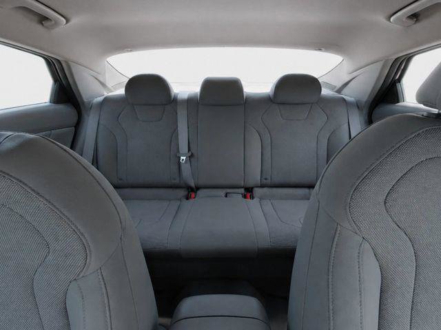 Used 2021 Hyundai Elantra SE FWD image 21