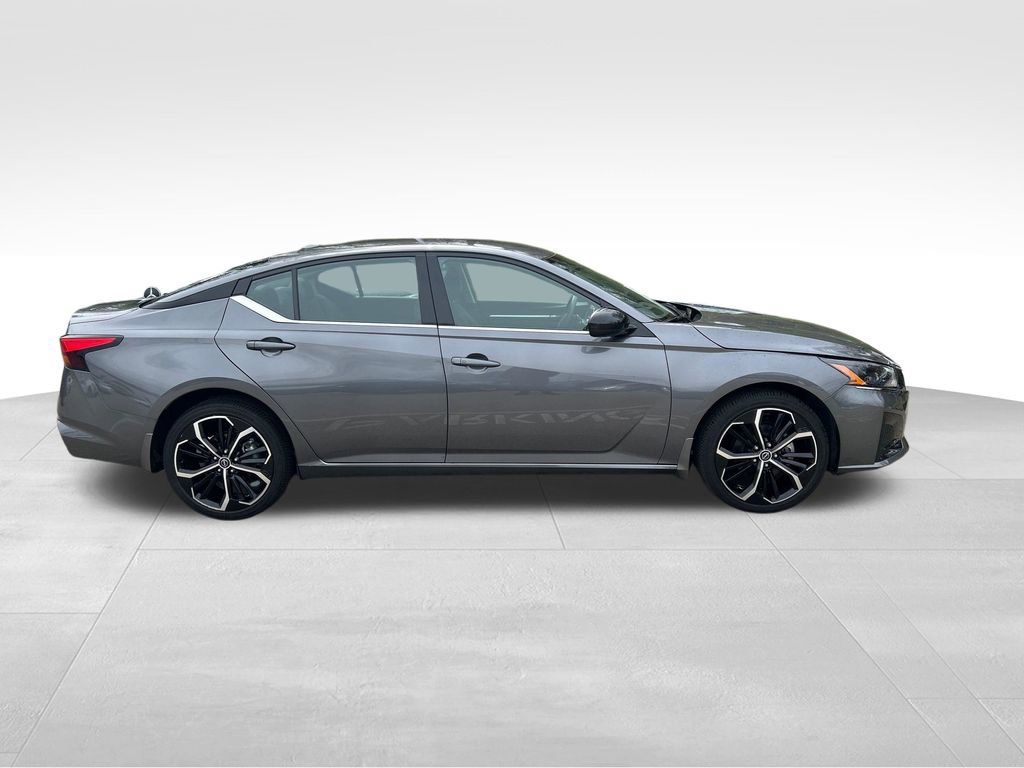 Certified 2024 Nissan Altima 2.5 SR image 7
