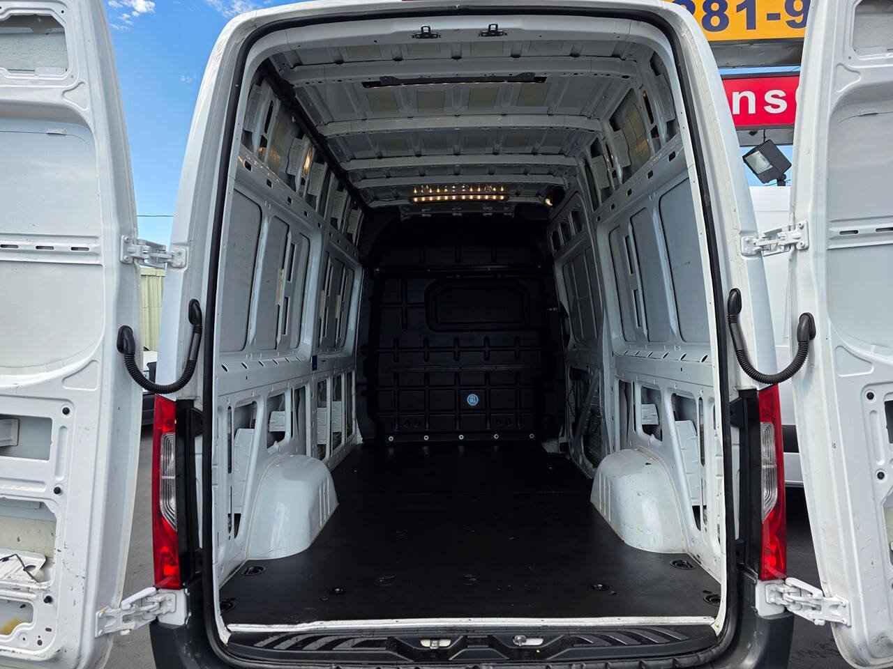 Used 2020 Mercedes-Benz Sprinter 2500 image 11
