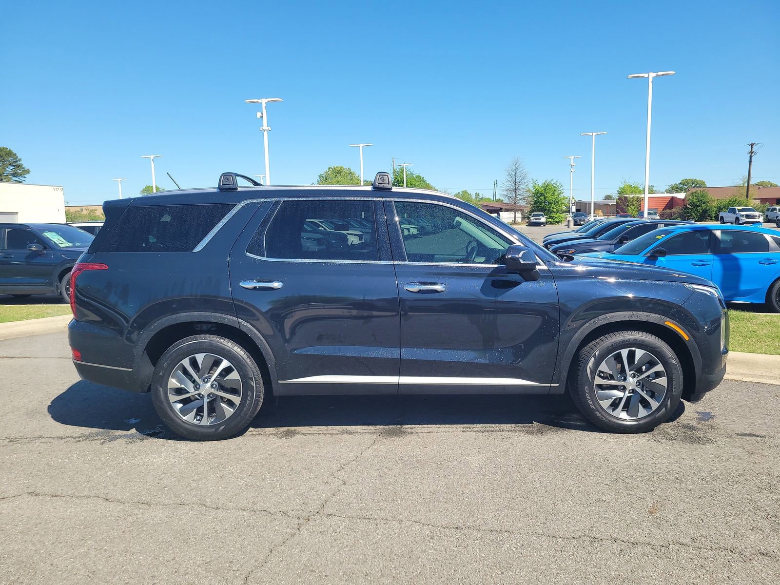Used 2022 Hyundai Palisade SEL FWD image 2