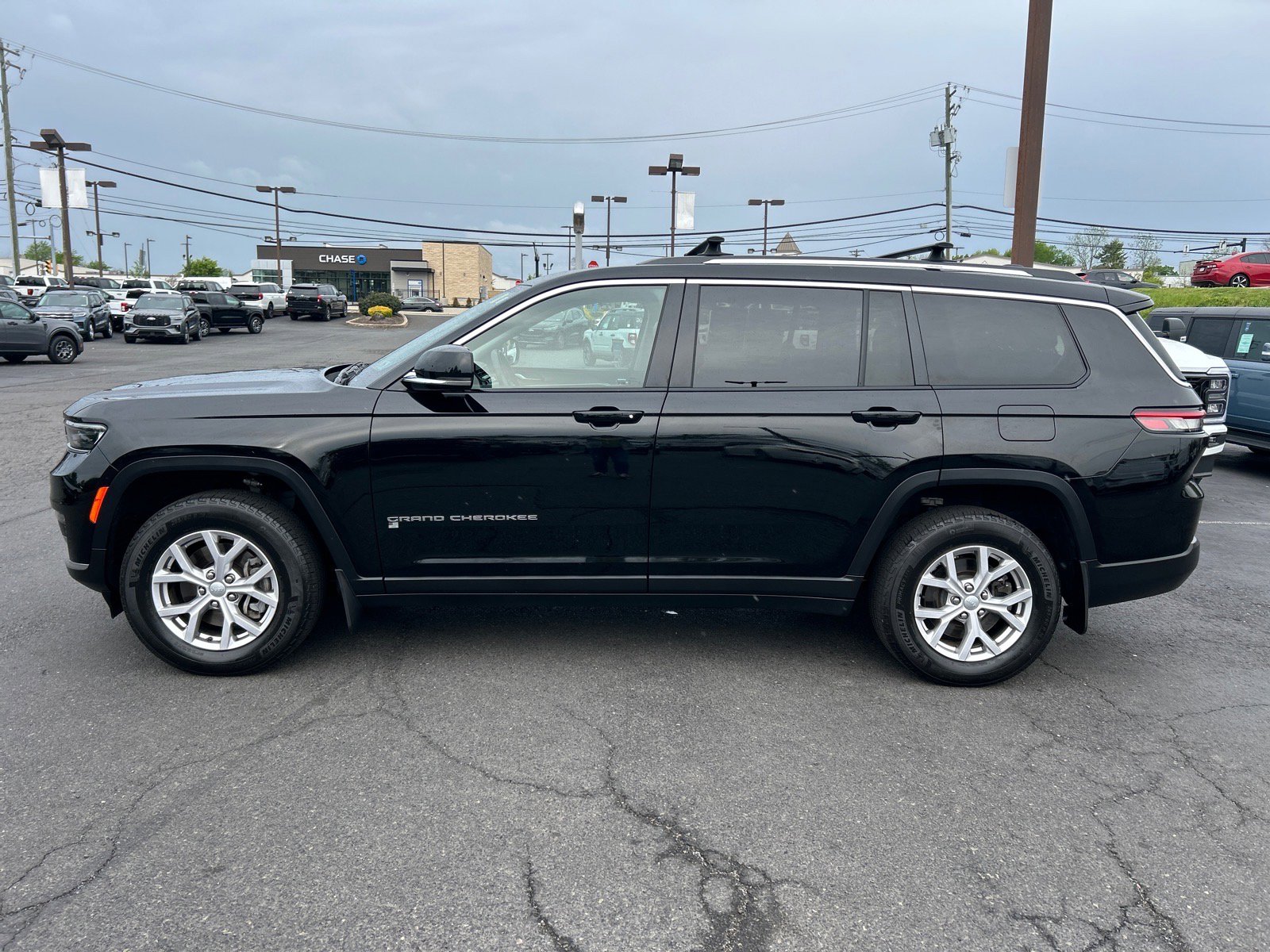 Used 2022 Jeep Grand Cherokee L Limited AWD/4WD image 4