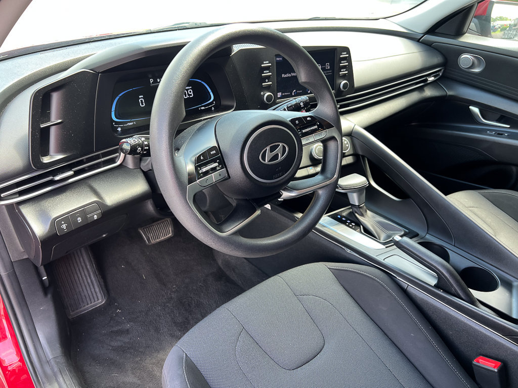 Used 2024 Hyundai Elantra SE FWD image 12