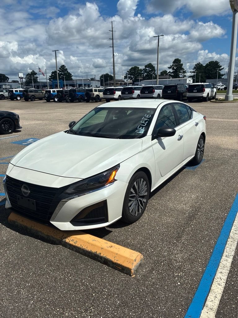 Used 2024 Nissan Altima 2.5 SV