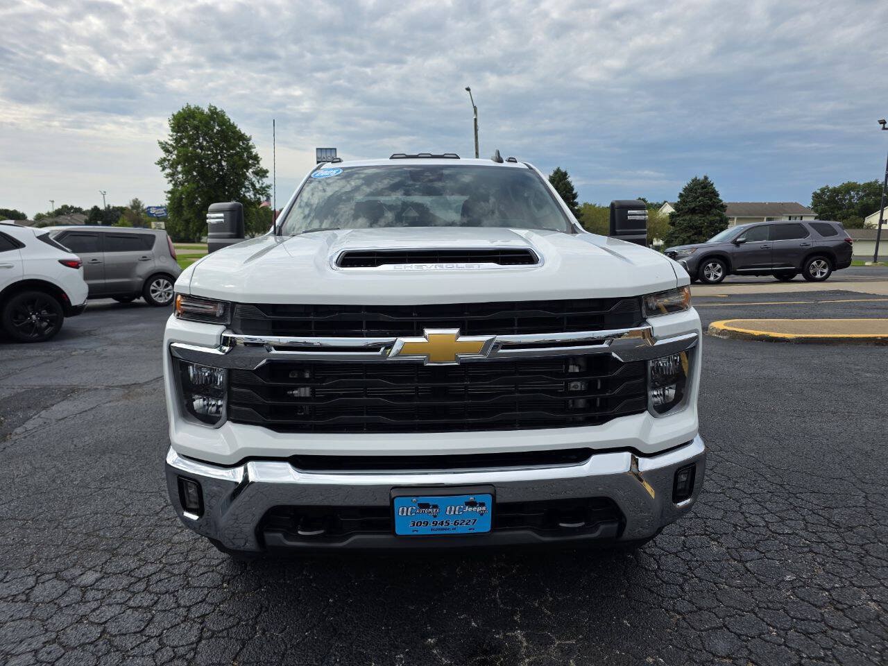Used 2025 Chevrolet Silverado 3500 LT w/ Convenience Package AWD/4WD image 4