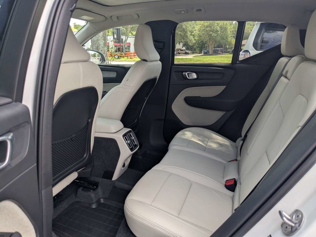 Certified 2026 Volvo XC40 B4 Plus w/ Protection Package Premier FWD image 20