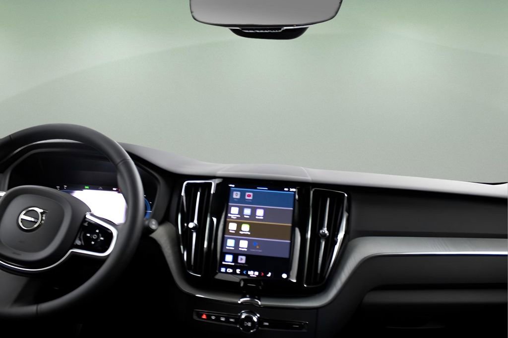 Certified 2025 Volvo XC60 T8 Plus w/ Protection Package Premier image 34