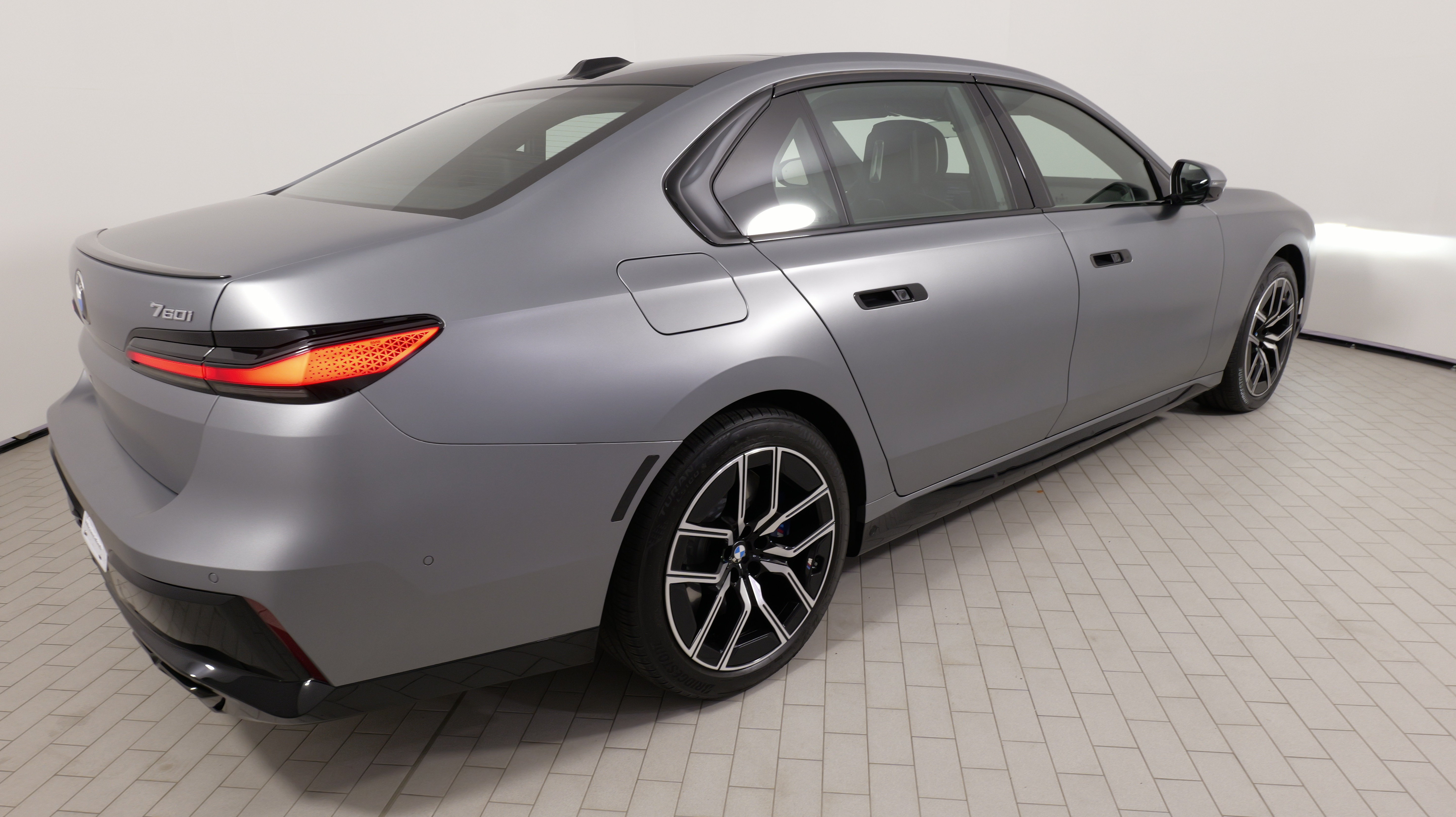 Used 2025 BMW 760i xDrive AWD/4WD image 13