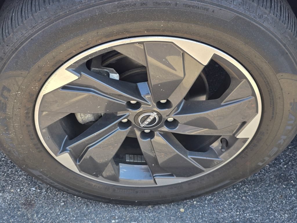 Used 2025 Nissan Rogue SV FWD image 22