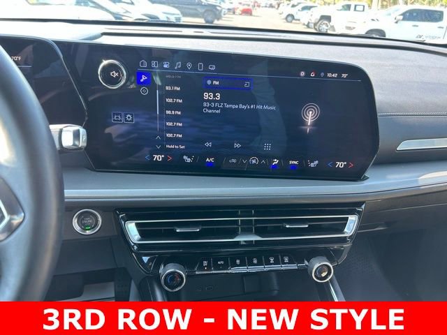 Certified 2025 Chevrolet Traverse LT FWD image 24