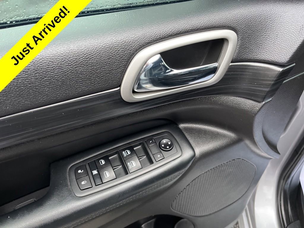 Used 2020 Jeep Grand Cherokee Altitude AWD/4WD image 23