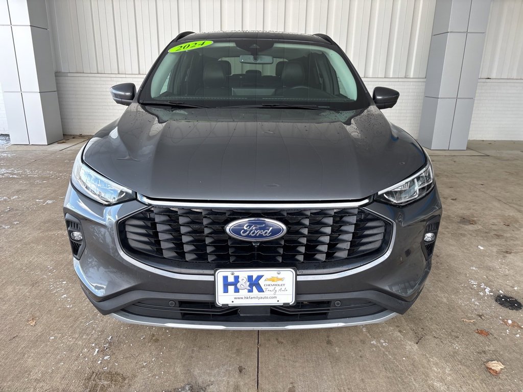 Used 2024 Ford Escape Platinum image 2