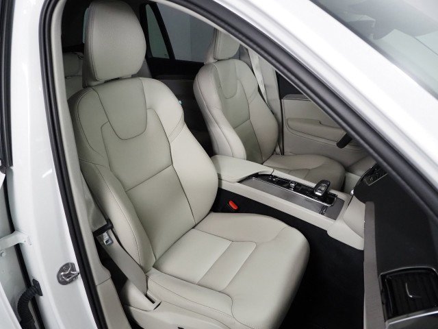 Used 2025 Volvo XC90 T8 Plus w/ Protection Package Premier image 2