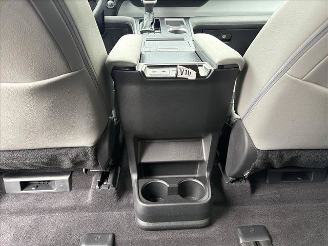 Used 2025 Toyota Sienna XLE AWD/4WD image 7