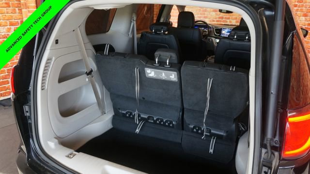 Used 2019 Chrysler Pacifica Touring-L w/ Advanced Safetytec Group image 41