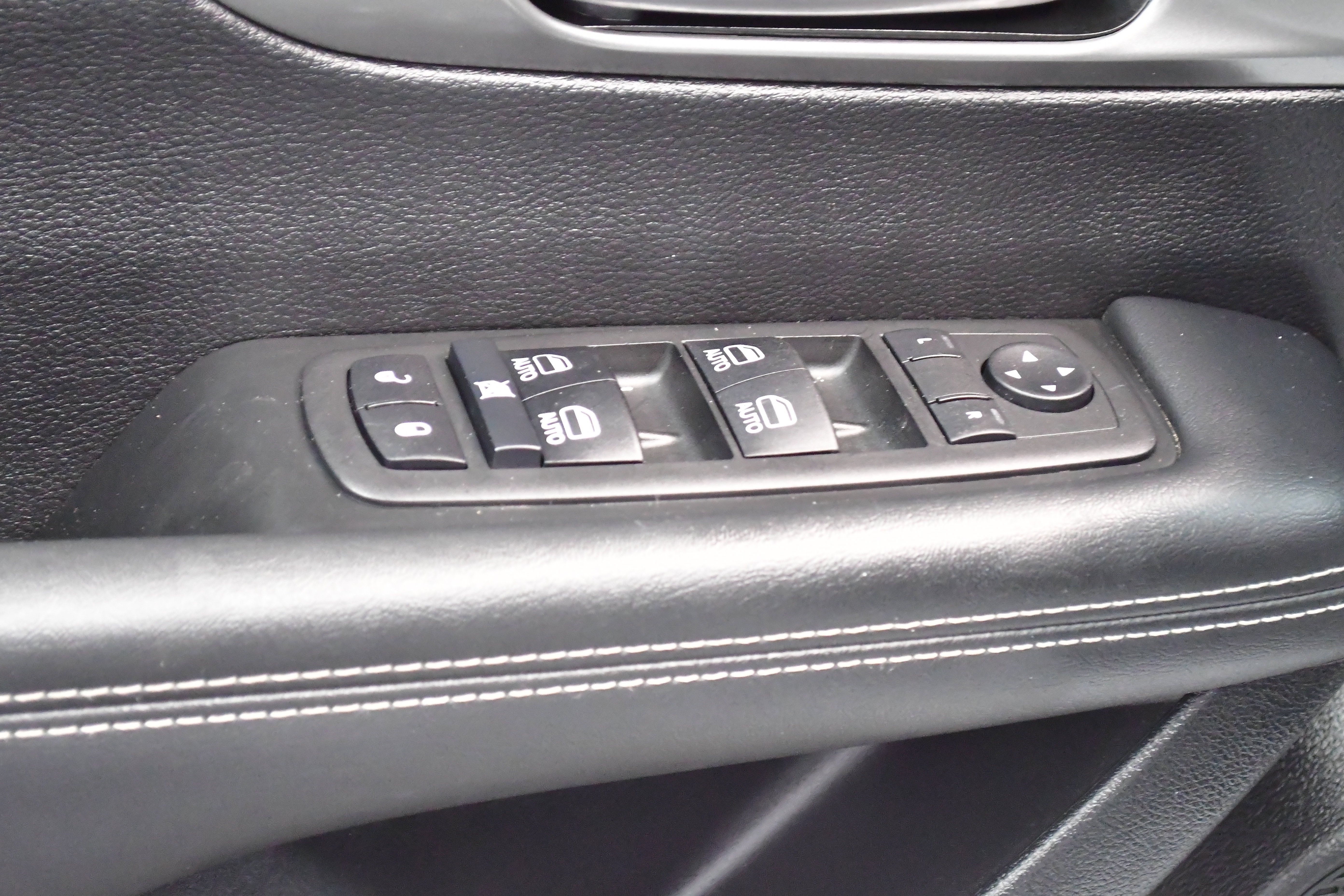 Used 2025 Chrysler Pacifica Select FWD image 18