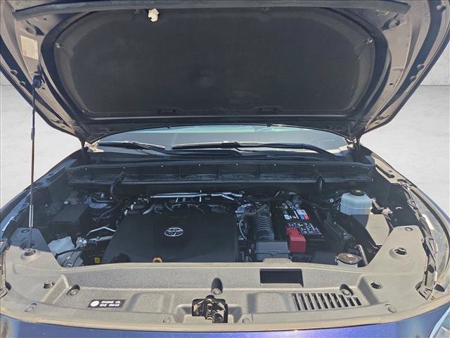 Used 2022 Toyota Highlander LE FWD image 21