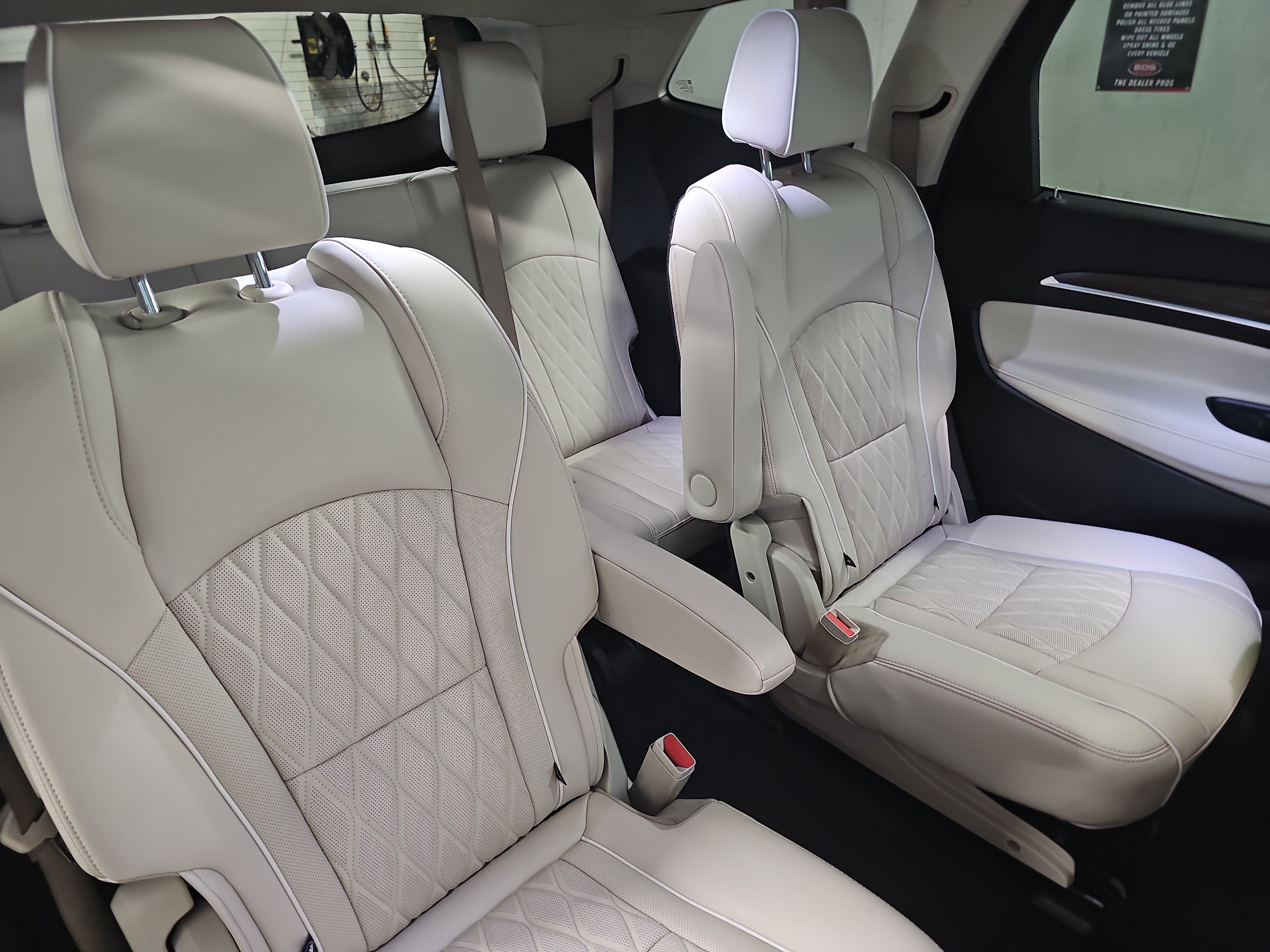 Used 2022 Buick Enclave Avenir w/ Avenir Technology Package FWD image 12