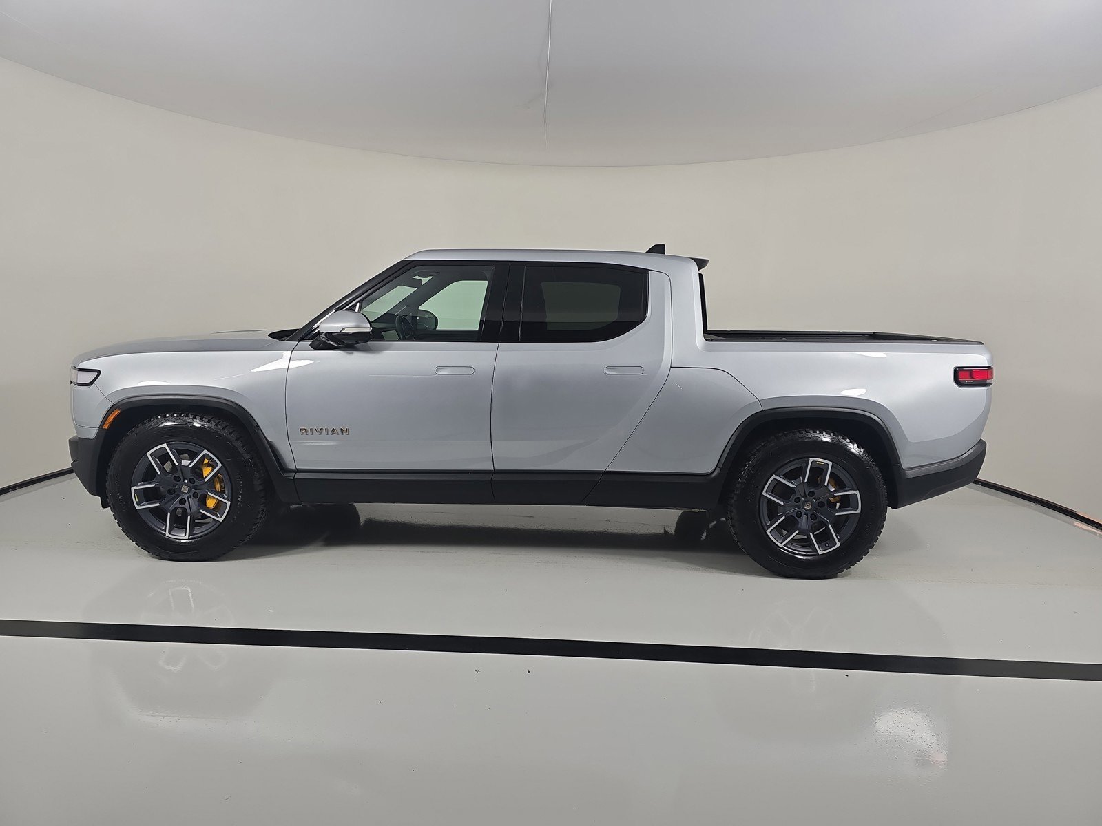 Used 2023 Rivian R1T Adventure AWD/4WD image 2