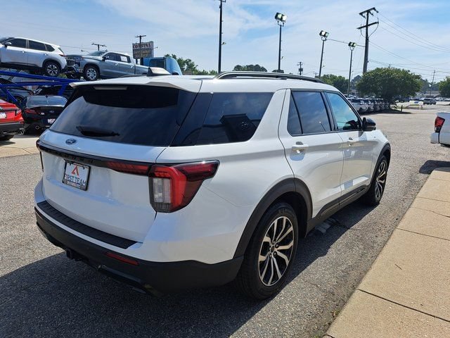 Used 2025 Ford Explorer ST-Line w/ Premium Package RWD image 6