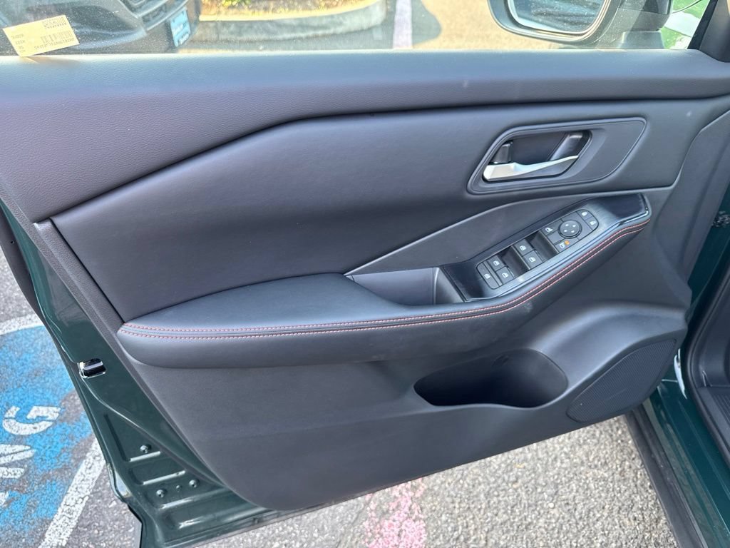 Used 2026 Nissan Rogue SV AWD/4WD image 5