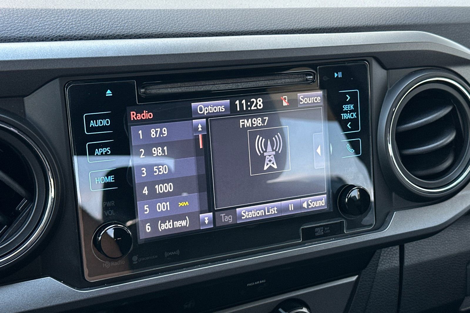 Used 2018 Toyota Tacoma TRD Sport w/ Technology Package image 16