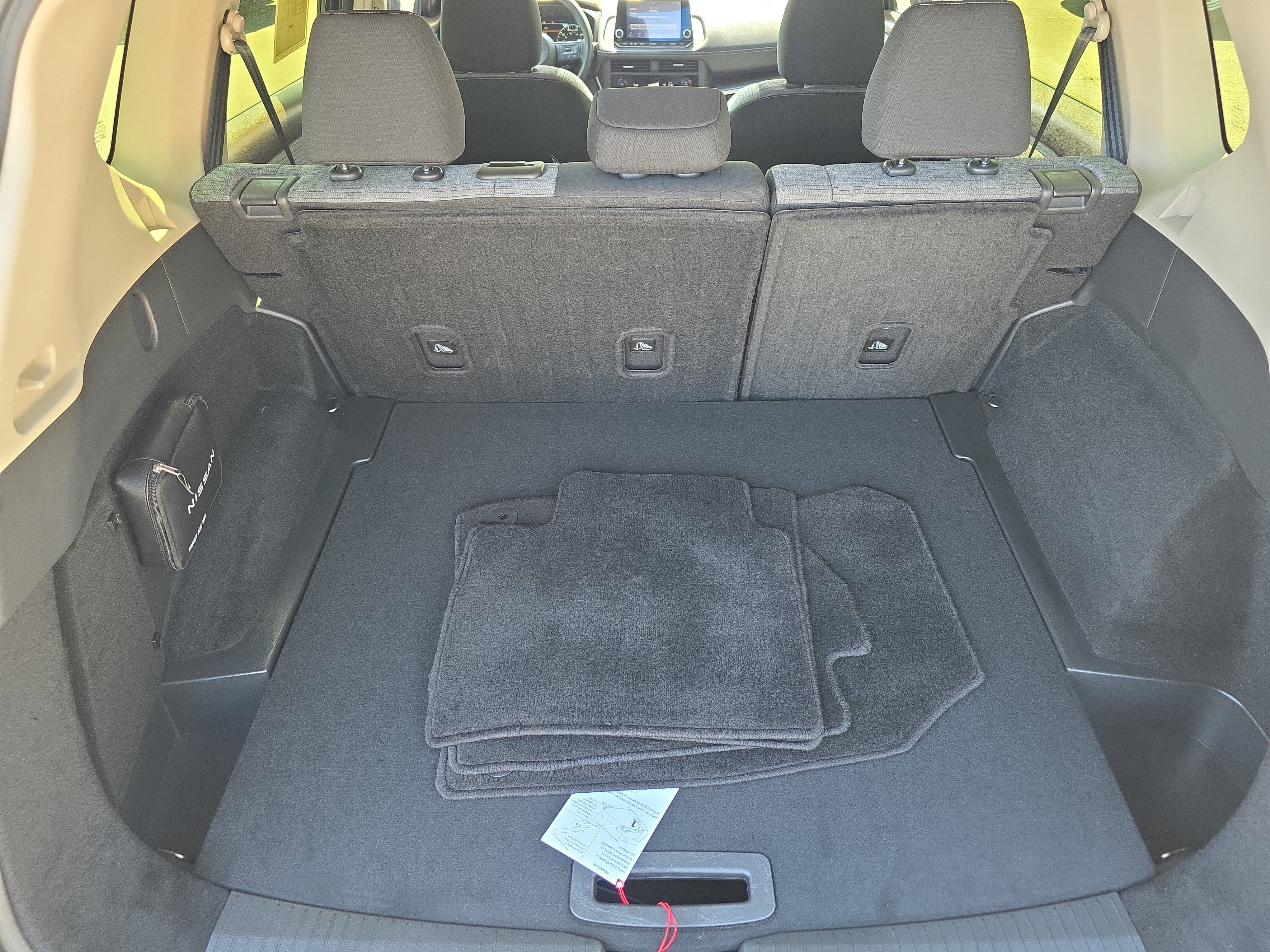 Used 2023 Nissan Rogue SV image 11