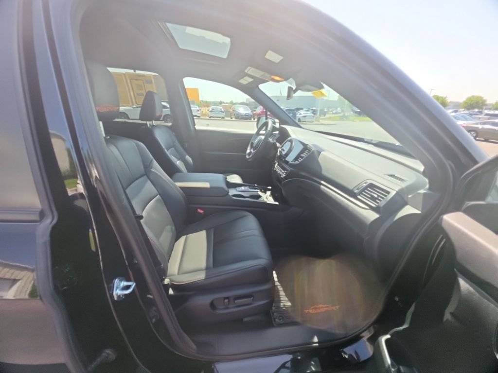 Certified 2025 Honda Passport TrailSport image 32