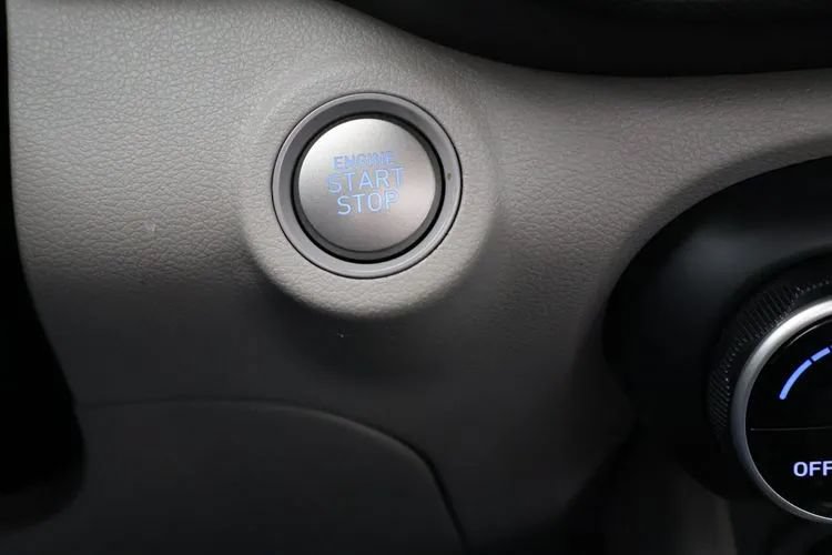 Used 2025 Hyundai Venue SEL FWD image 30