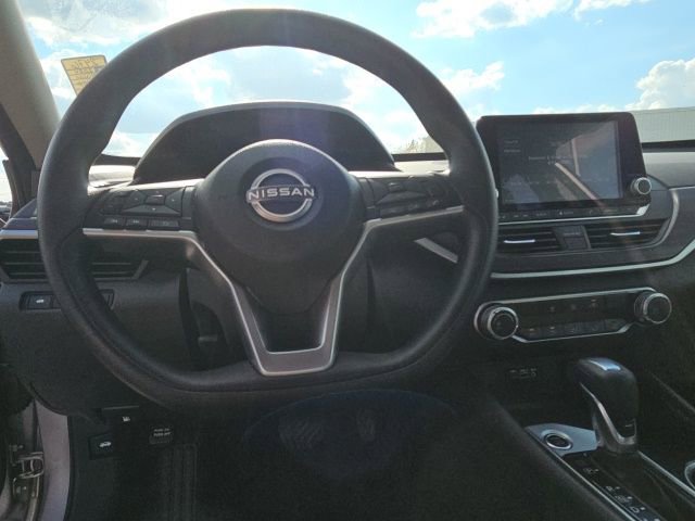 Used 2024 Nissan Altima 2.5 SV image 35