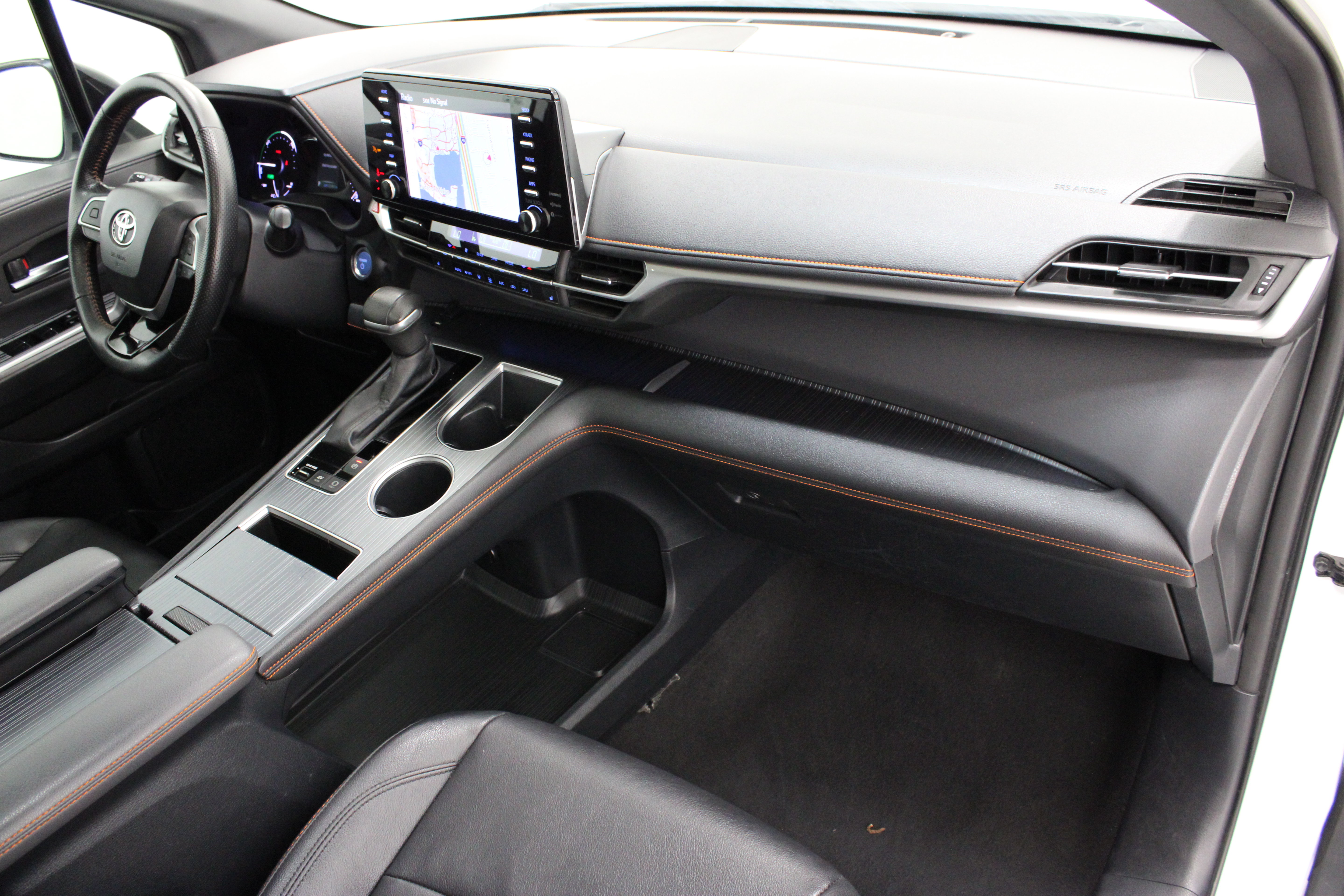 Used 2023 Toyota Sienna XSE FWD image 39