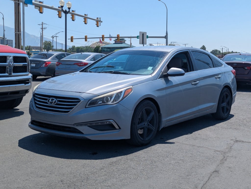 Used 2015 Hyundai Sonata SE w/ Option Group 09 FWD image 9