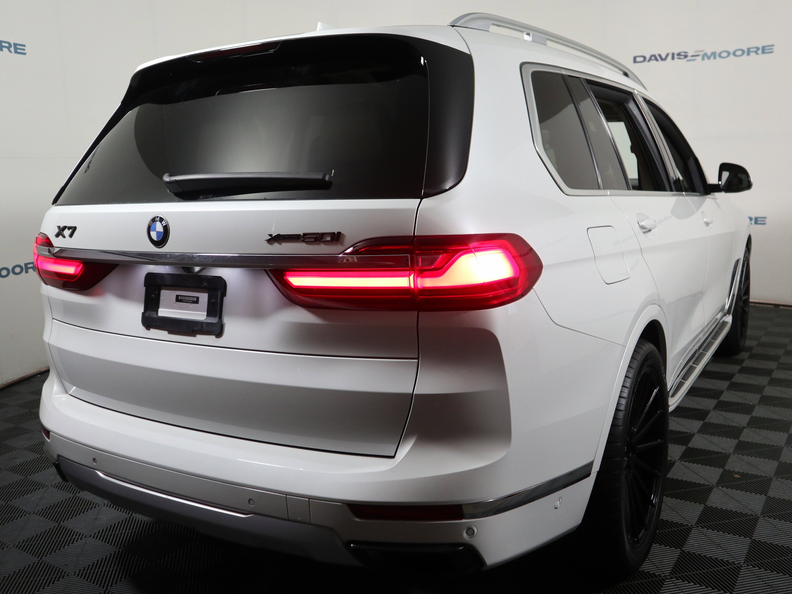 Used 2019 BMW X7 xDrive50i w/ Premium Package AWD/4WD image 6