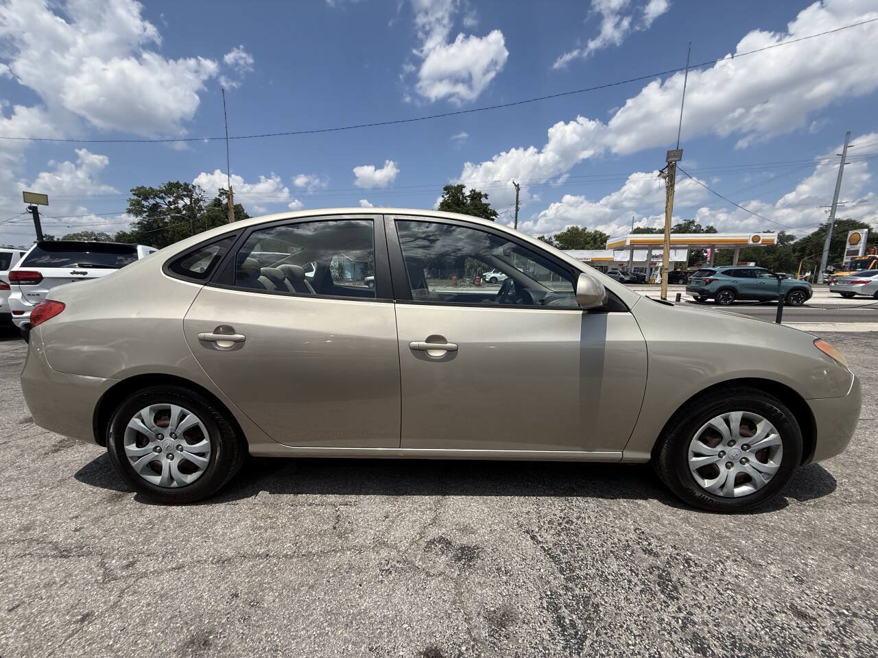 Used 2010 Hyundai Elantra GLS FWD image 6