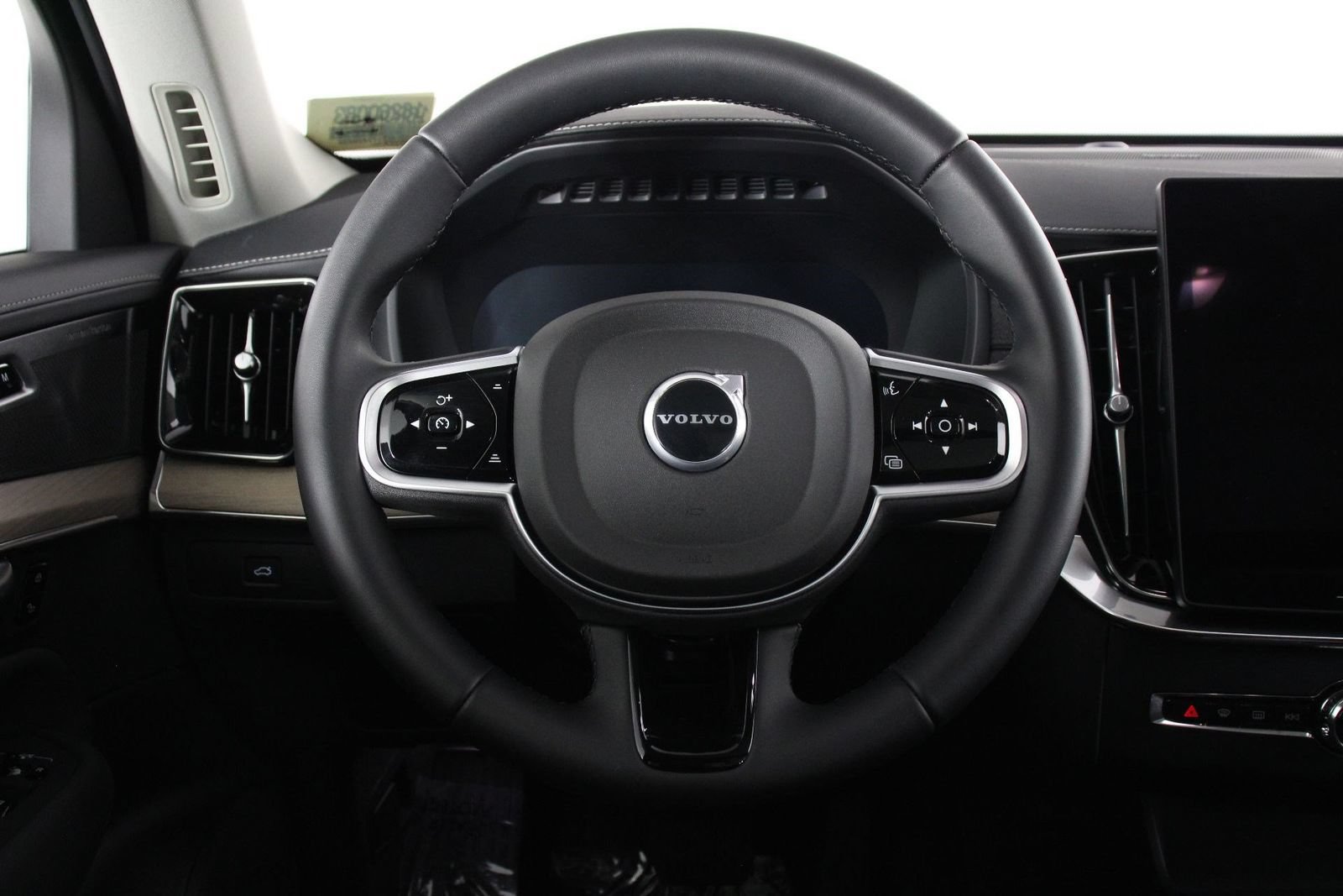 Certified 2026 Volvo XC90 B5 Plus w/ Protection Package AWD/4WD image 8