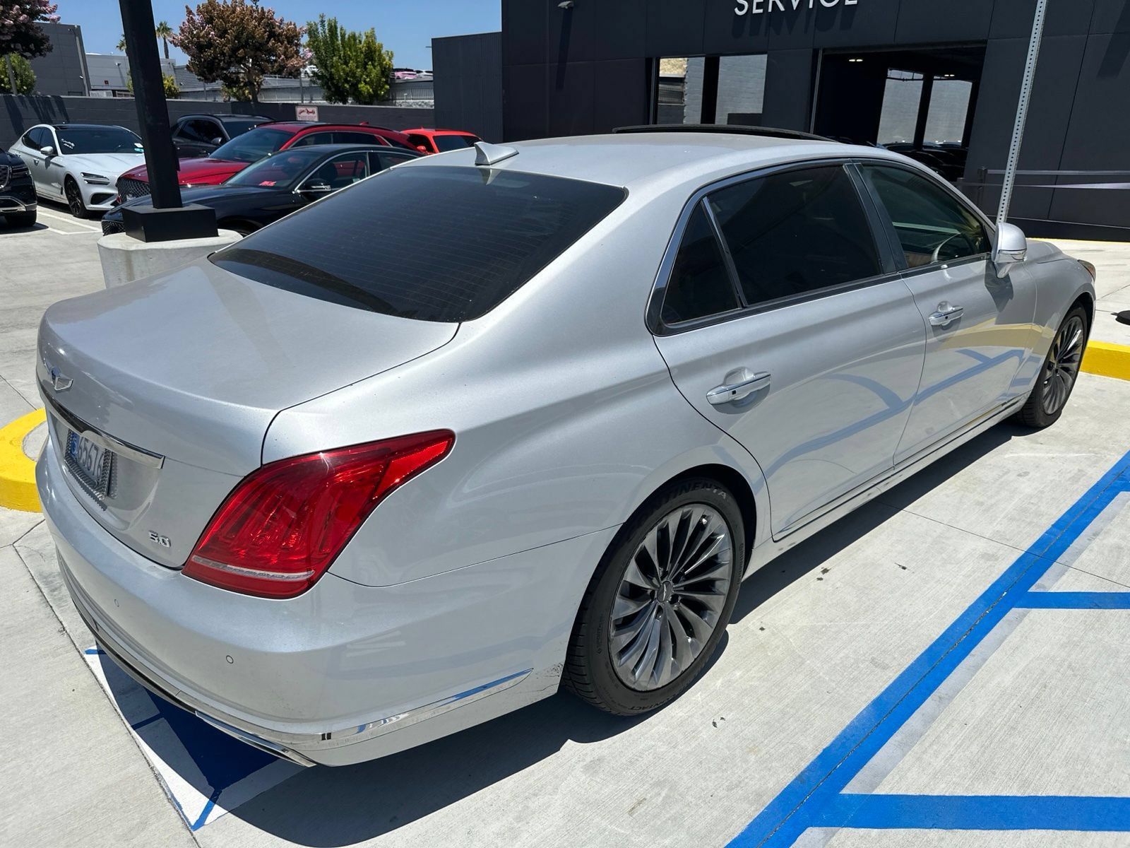 Used 2018 Genesis G90 5.0 Ultimate RWD image 4