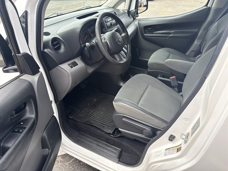 Used 2014 Nissan NV200 FWD image 17