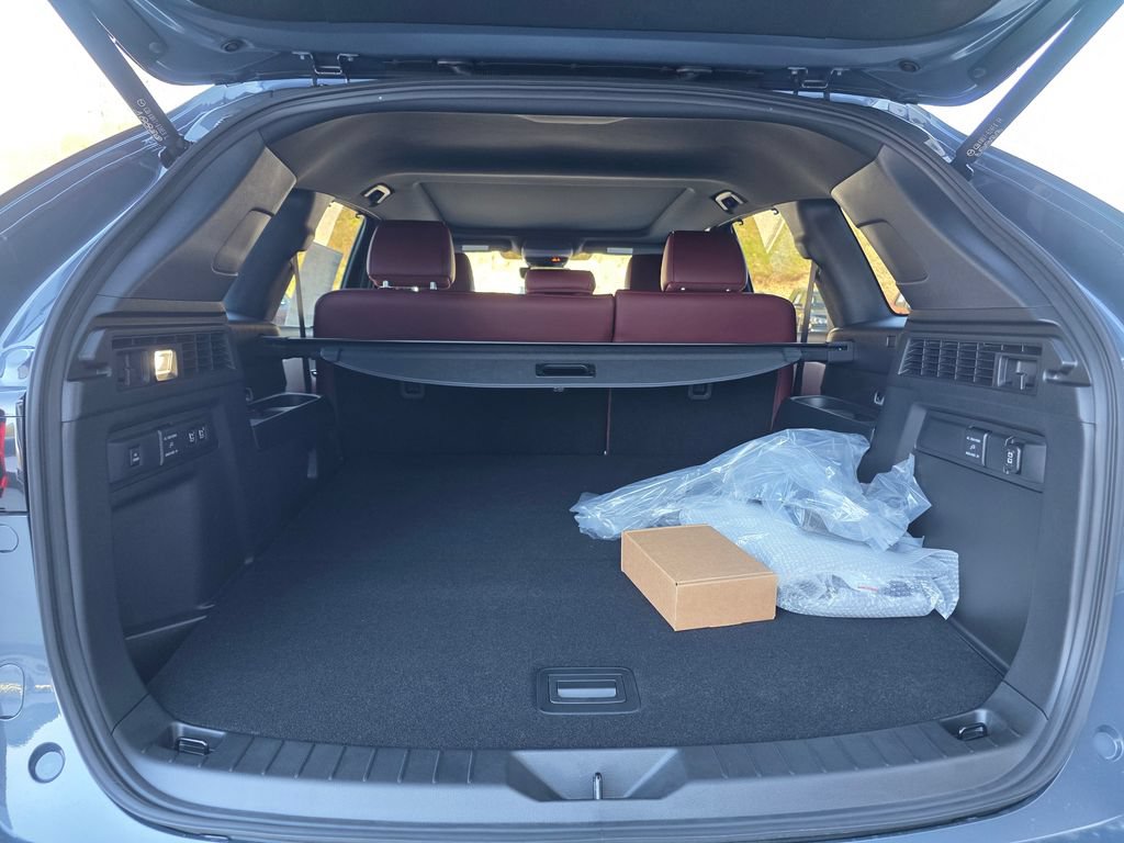 New 2025 MAZDA CX-70 Plug-In Hybrid w/ Premium Plus AWD/4WD image 8